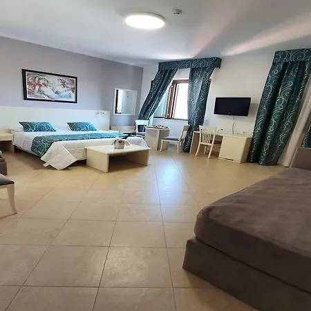 & Relax Hotel