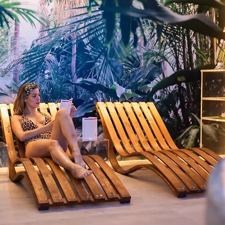 & Relax Hotel